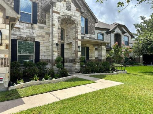 Landscaping in Magnolia Creek Subdivision, League City. 