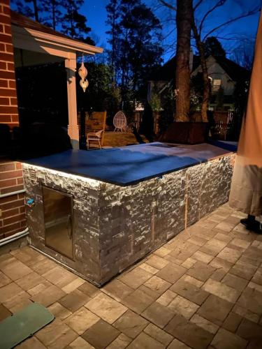 Outdoor Kitchen. Forest of Friendswood Subdivision, Friendswood. 