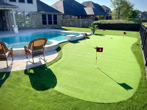 Turf design, putting green, backyard turf.  Magnolia Creek Subdivision, League City. 