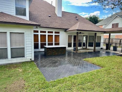 Outdoor kitchen, grilling, backyard kitchen, custom patio. Clear Lake City, Subdivision, League City.