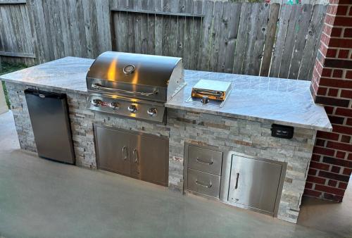 Outdoor kitchen, grilling, backyard kitchen, custom patio. Outdoor kitchen, grilling, backyard kitchen, custom patio. Brittany Lakes, Subdivision, League City.