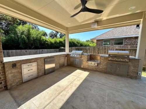 Outdoor Kitchen