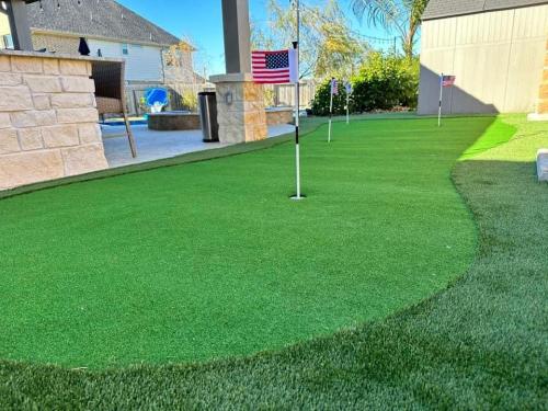 Turf design, putting green, backyard turf, rymar turf. Westwood Subdivision, League City. 