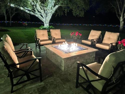Firepit, outdoor seating