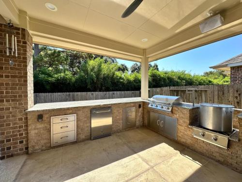 Outdoor Kitchen