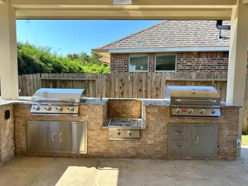 Outdoor Kitchen