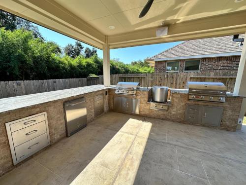 Outdoor Kitchen