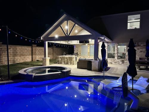 Outdoor kitchen, grilling, backyard kitchen, custom patio. Westwood Subdivision, League City.