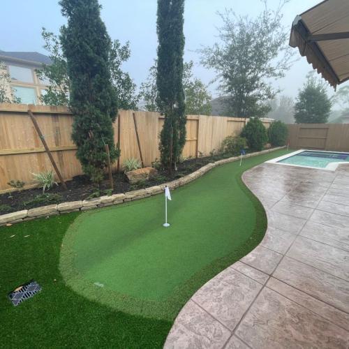 backyard turf putting green in Friendswood